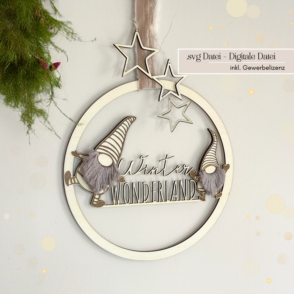 Wichtel-Kranz als Winter Wonderland Wanddeko aus Holz