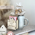 Gravierte Holzanhänger mit weihnachtlichen Sprüchen