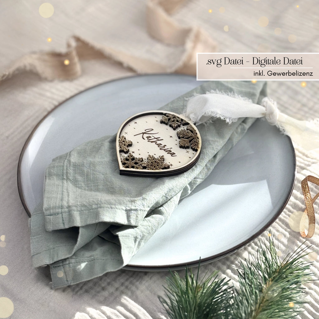 Gravierte Weihnachtskugel mit Namen und Schneeflockenmotiv