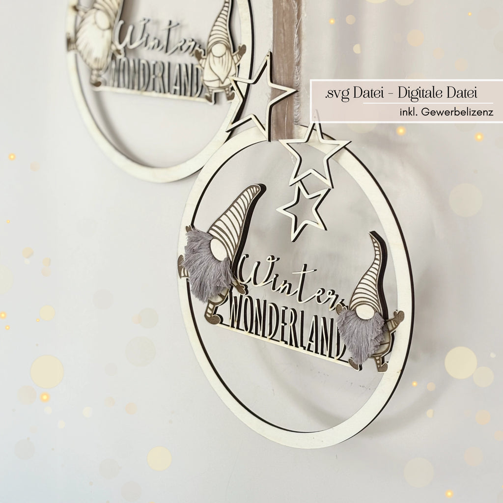 DIY Wandkranz Weihnachten mit Wichteln aus Pappelsperrholz